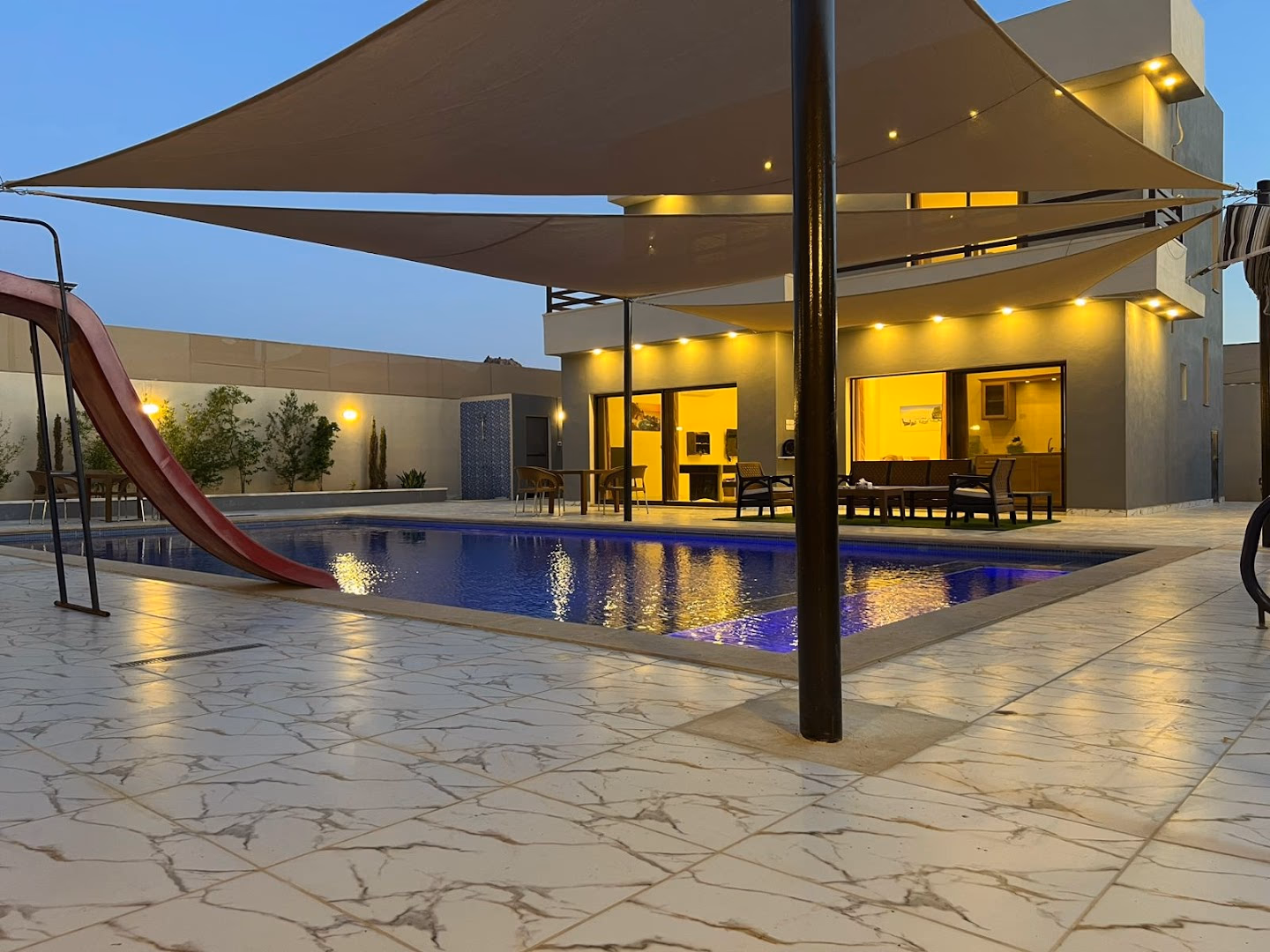 صورة مصغرة 4 من 9