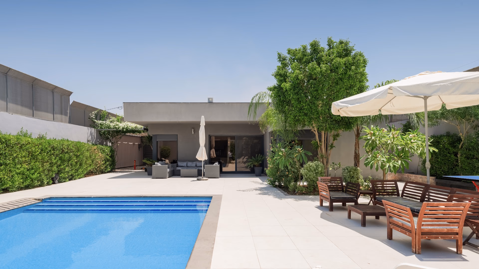The Black Pearl Villa