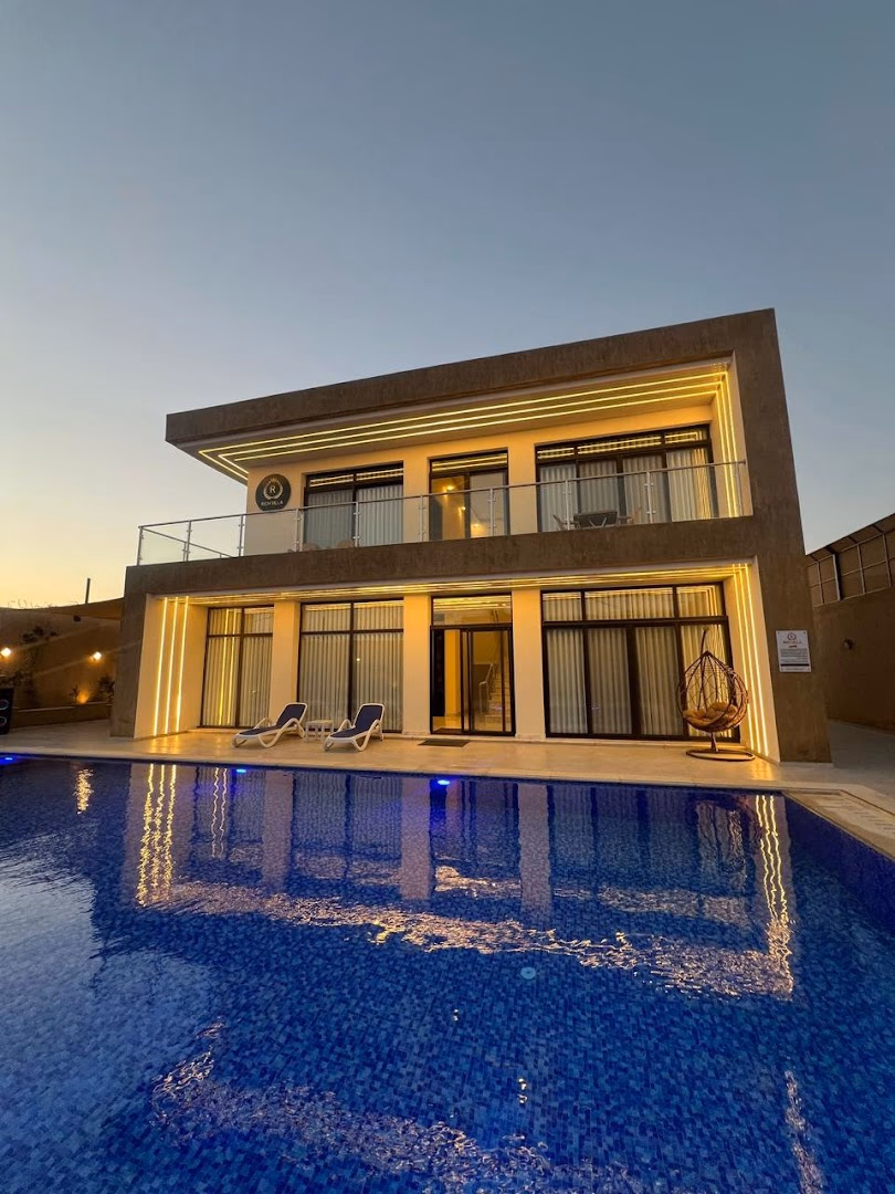 Rich Villa