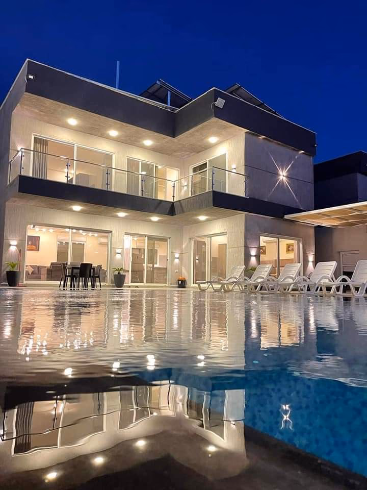 شاليهات مونتريال. Montreal Villa