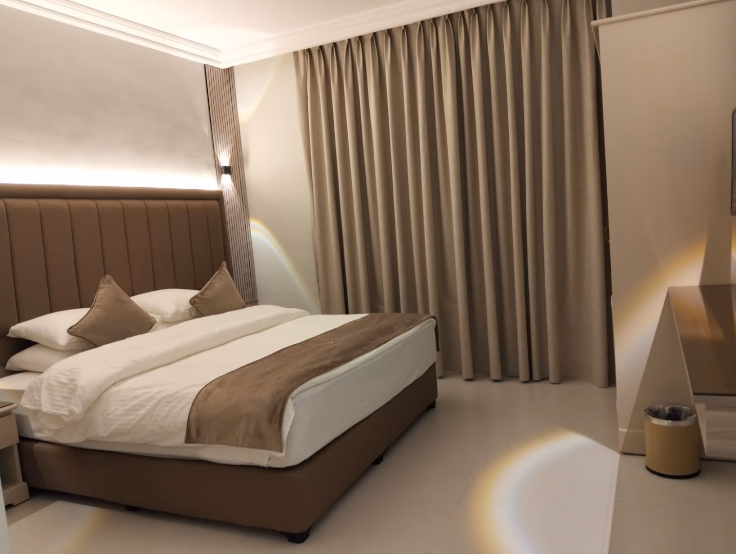 Main photo of Captains Hotel
